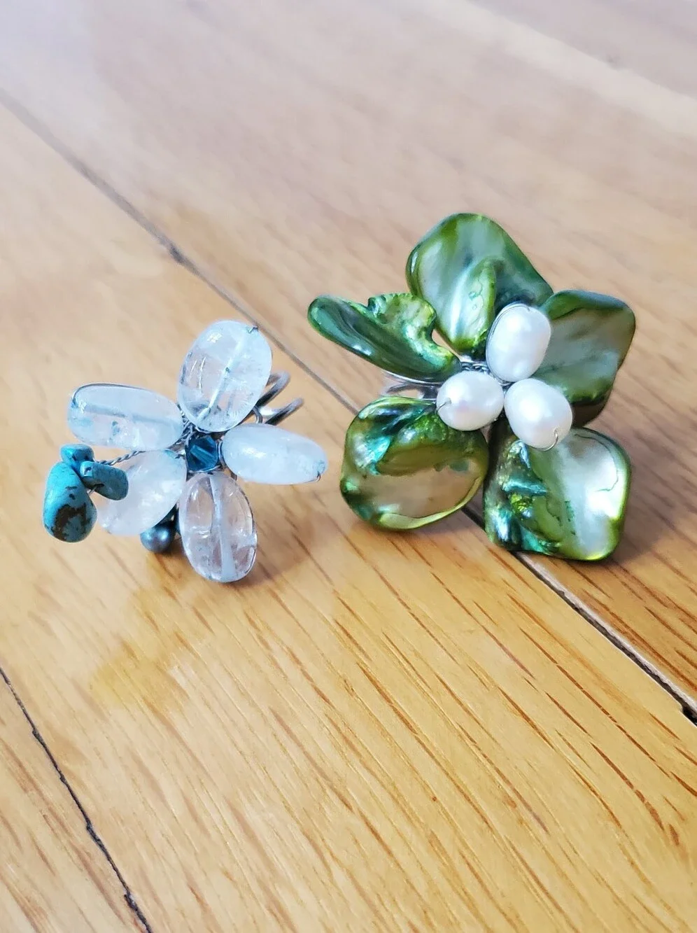 Green Shell & White/teal Flower Style Wire Ring Duo